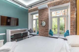 Апартаменты Luxury Urban Lofts Across Baseina & Arena Киев Двухместный номер Делюкс с 1 кроватью-8