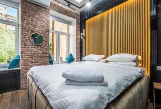 Апартаменты Luxury Urban Lofts Across Baseina & Arena Киев Двухместный номер Делюкс с 1 кроватью-11