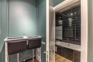 Апартаменты Luxury Urban Lofts Across Baseina & Arena Киев Номер Делюкс-12