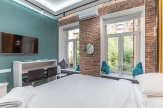 Апартаменты Luxury Urban Lofts Across Baseina & Arena Киев Двухместный номер Делюкс с 1 кроватью-23